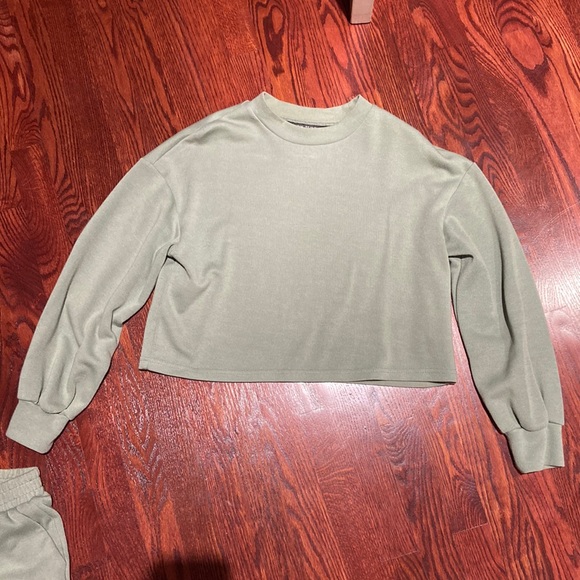 Shein sweatsuit - Picture 3 of 5